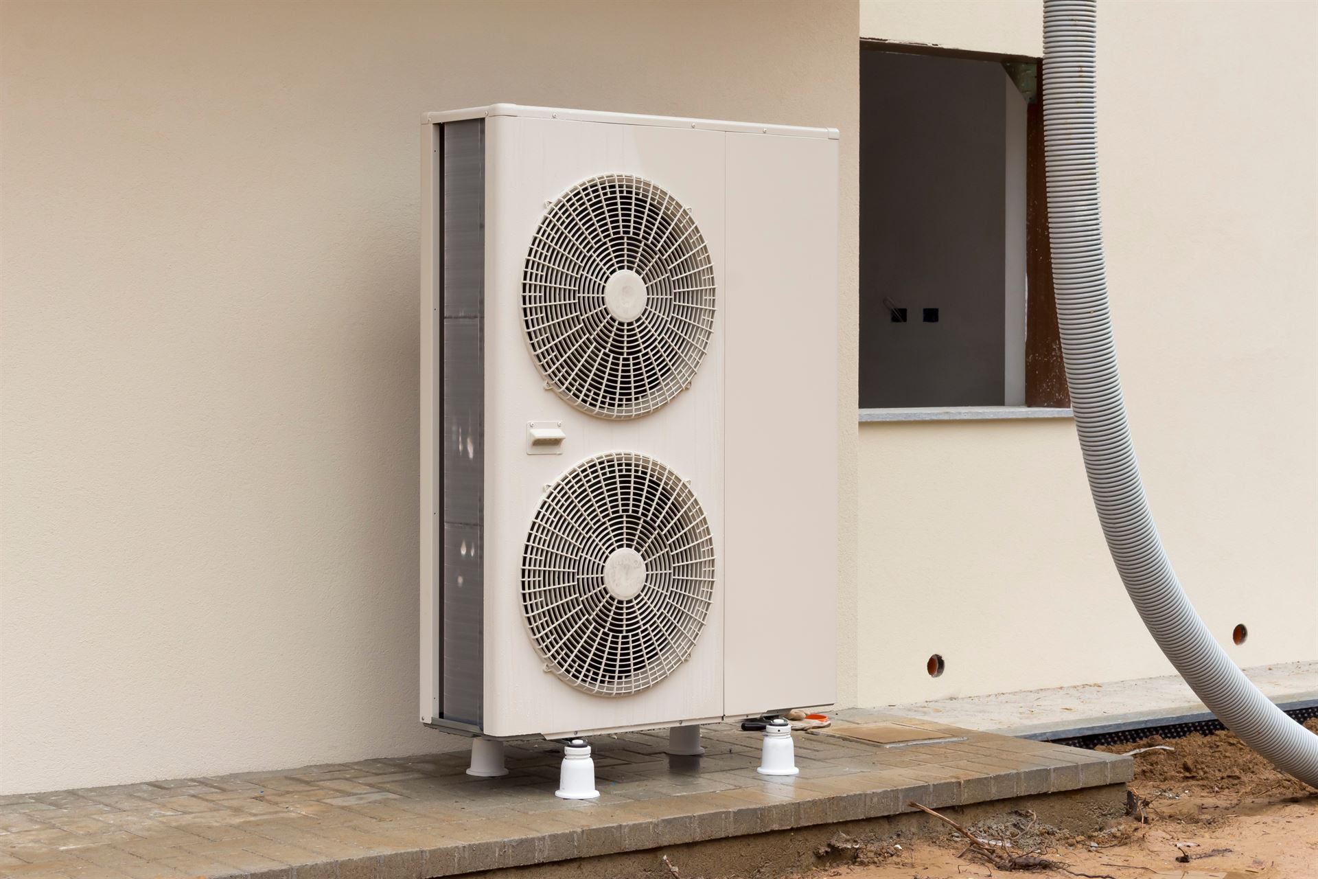 Pompe à chaleur à Épinal : Quelle configuration choisir entre la pompe air-eau et air-air ?